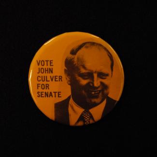 1980.45.23 (Political Pin, Political Button) image