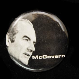 1980.5.120 (Political Pin, Political Button) image