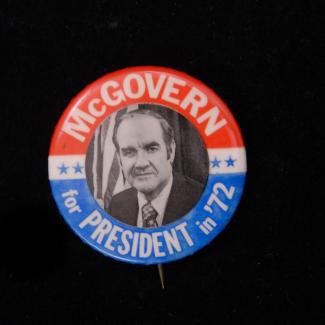 1980.5.131 (Political Pin, Political Button) image