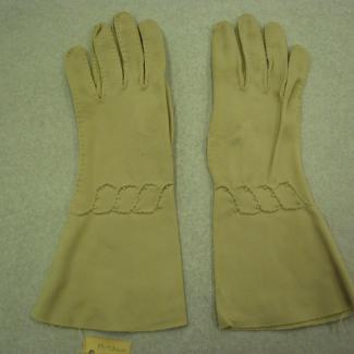 UNIM1988.11.0203B (Gloves) image